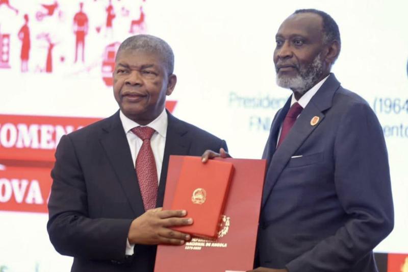 File image of Angolan President João Lourenço with Muhoho Kenyatta.